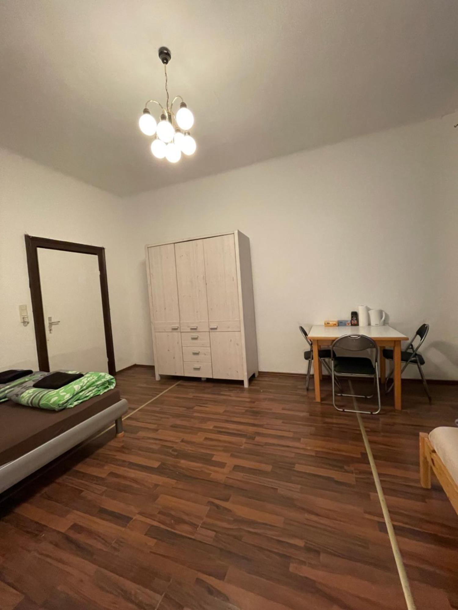 U6 Schoepfwerk Hostel 11 Вена Экстерьер фото