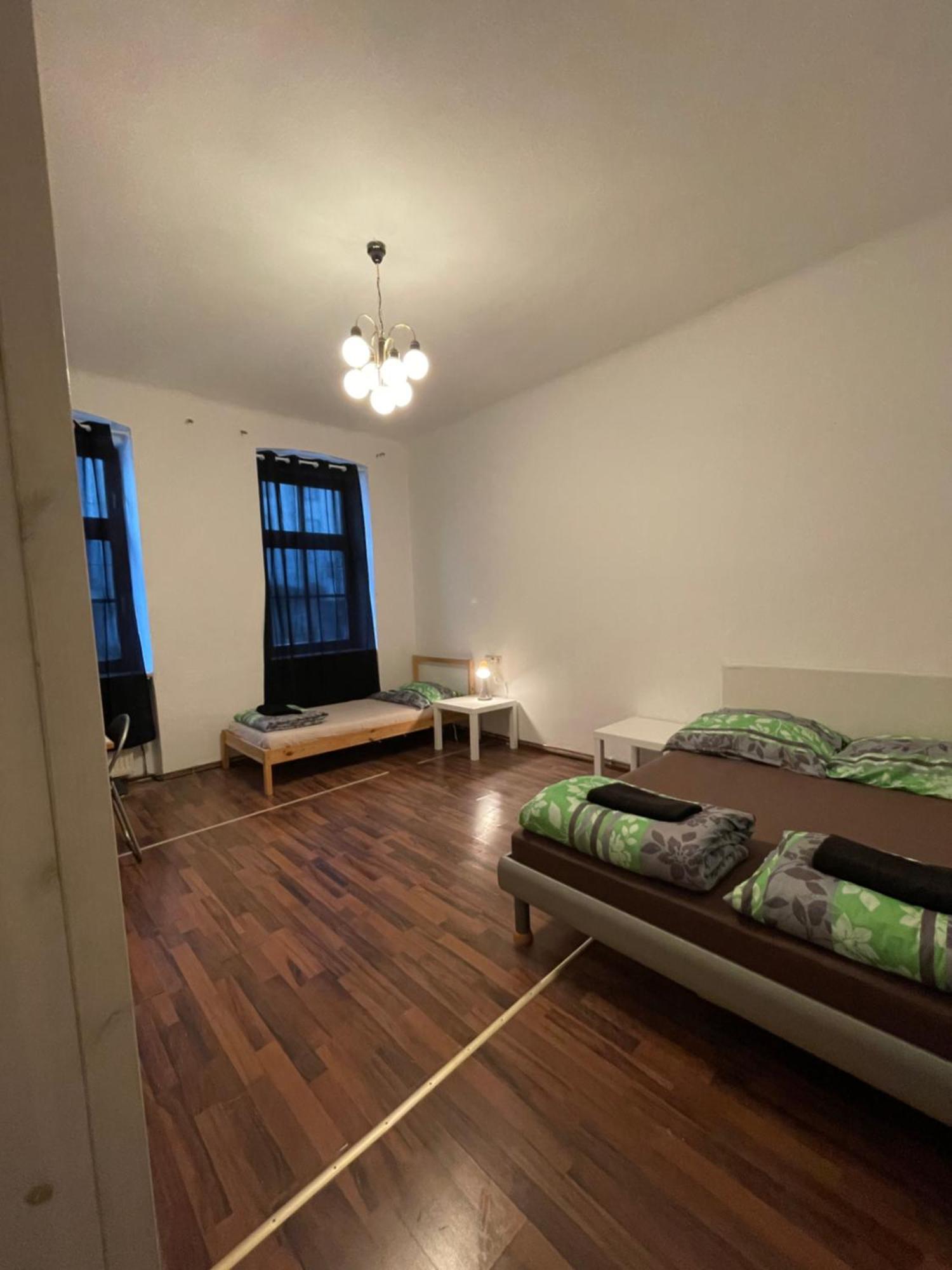 U6 Schoepfwerk Hostel 11 Вена Экстерьер фото